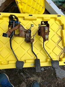 96-00 HONDA CIVIC EK OEM CLUTCH PEDAL ASSEMBLY SET MANUAL SWAP 5 SPEED SWAP o - Picture 1 of 3