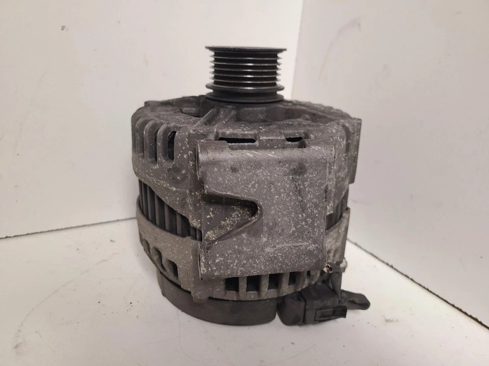 Alternador usado se adapta a: Mercedes-Benz Mercedes clase s 221 2008 tipo S550 AWD a través de Foto 1 de 4