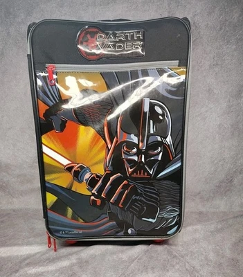 American Tourister 星球大战达斯·维德 18 英寸× 12 英寸× 7 英寸柔软儿童滚动行李箱  — 第 1/4 张图片
