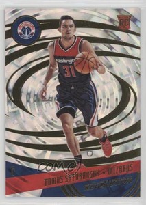 2016-17 Panini Revolution Rookies Fractal Tomas Satoransky #141 Rookie RC