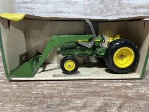 Tractor utilitario John Deere Ertl 1:16 de colección con cargador final #517 nuevo en stock - Imagen 1 de 8