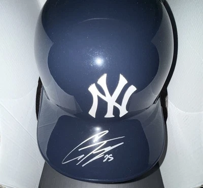 Casco firmado por Gleyber Torres Yankees - Certificado por fanáticos (tamaño completo - nuevo en caja) Foto 1 de 4