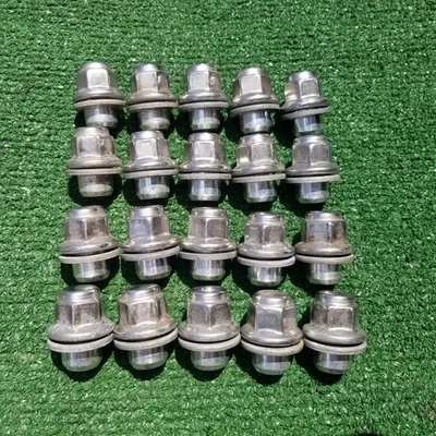 20 tuercas de rueda OEM de fábrica Toyota Lugnuts FJ Cruiser Tacoma Tundra 4Runner Foto 1 de 2