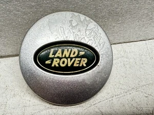T1110 Land Rover Shadow Range Sport LR2 LR3 LR4 RRS Green Chrome Logo Center Cap - Picture 1 of 6