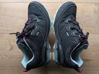 Para mujeres 2013 Ahnu Sugarpine Negro/Azul/Violeta Impermeables Zapatos de Senderismo EE. UU. 8.5 Foto 1 de 4