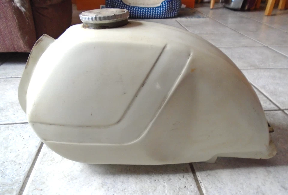 Penton - KTM, 1978 tanque de gasolina grande de fibra de vidrio enduro. Foto 1 de 4