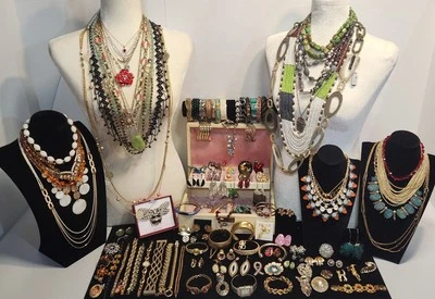 Lote de 125 piezas de joyería vintage hasta ahora ponibles firmadas y sin firmar Foto 1 de 4