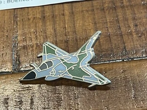 PIN PINS AVION PLANE GUERRE WAR SIGNE BOUSSEMART a1 - Imagen 1 de 1