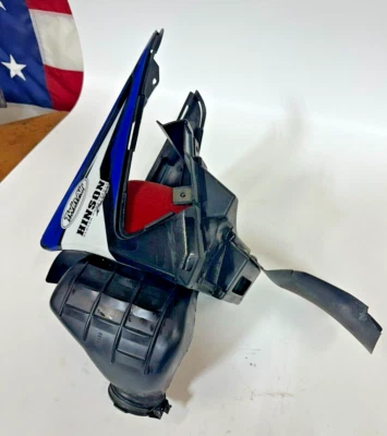 2002 Yamaha YZ250 Airbox Air Cleaner Filter Box Intake Rubber Boot Clamp OEM Foto 1 de 4