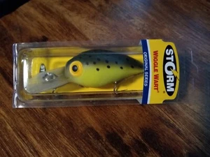 STORM ORIGINAL WIGGLE MAG WART AV210 - 3/4 OZ - WATERMELON  -  2- 3/4" - Picture 1 of 6