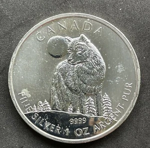 2011 CANADIAN WILDLIFE SERIES TIMBER WOLF 1 OZ .9999 FINE SILVER BU $5 DOLLAR BU - Picture 1 of 2