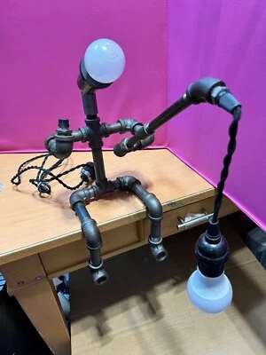 Lámpara de mesa Fisherman Industrial Robot Tubo Negro Steampunk Pesca Eléctrica Foto 1 de 3