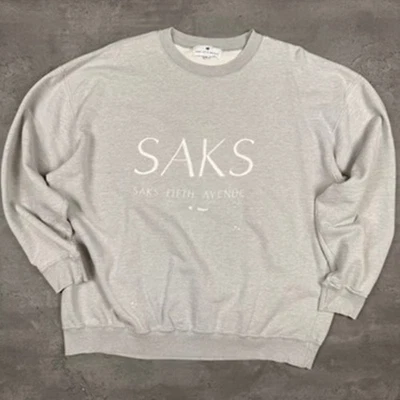 Sudadera vintage Saks Fifth Avenue gris envejecida Foto 1 de 4
