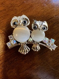 Vintage Moonstone Lucite Jelly Belly Owl Brooch AB Rhinestone 2 Owls On Branch - Picture 1 of 7