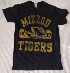 Majestic Mizzou Tigers 1839 V Neck T Shirt Gray Size Medium NCAA Basketball - Picture 1 of 3
