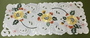 Yellow gold Daisy Embroidered Floral Table Runner Ivory, Light Cream Base Fabric - Picture 1 of 3