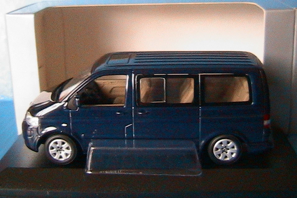 VW Volkswagen Multivan T5 2003 Dark Blu IN Metallo Minichamps 842902126 1/43 Sw - Immagine 1 di 1