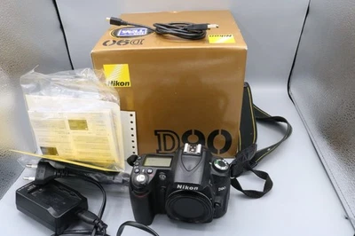 Nikon  D90 12.3 MP SLR-Digital Kamera  Schwarz Body Shutter Count 18369 - Bild 1 von 4