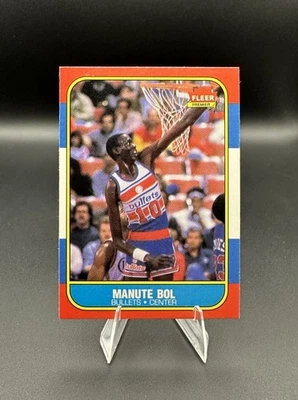 Fleer Manute Bol #12 1986-87 (RC) Foto 1 de 2
