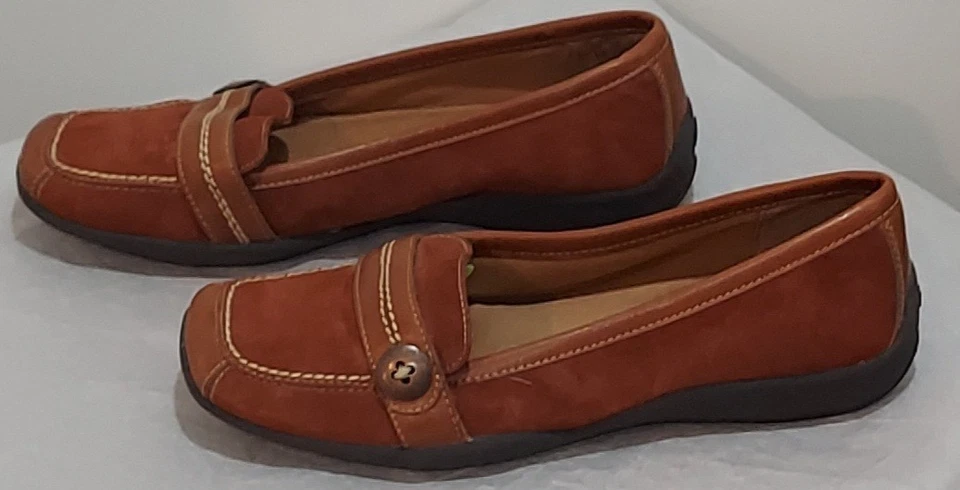 Mocasines para mujer Hush Puppies Tart Saddle de gamuza y cuero 8W Preppy dinero antiguo Foto 1 de 4