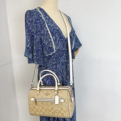 Cartera Coach F83607 Rowan en lona exclusiva EN TIZA CAQUI CLARO Foto 1 de 4