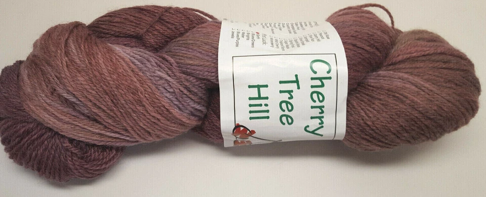 单 Skein 手绘 樱桃树山袜 - 地球 #1 — 第 1/1 张图片