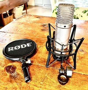 Rode NT1-A Stereo Studio Vocal Cardioid Condenser Microphone & Shock Mount - Picture 1 of 7