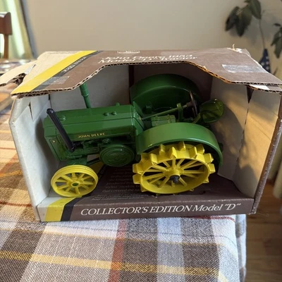 John Deere 1935 Model “BR” Tractor Made In USA 1988 - Image 1 of 4