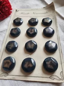Lot 12 anciens gros boutons en celluloïd bleu sur carte 2,8 cm plaque T18 - Picture 1 of 6