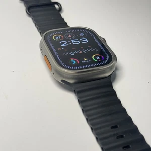 Apple Watch (Ultra 2) 49mm Natural Titanium (GPS + CELLULAR) w Black Band - Photo 1 sur 7