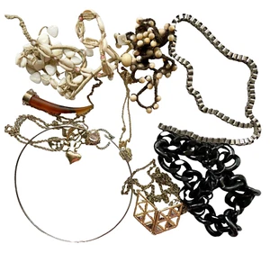 KONVOLUT SCHROTT HALSKETTEN SCHMUCK KONVOLUT KETTE COLLIER ANHÄNGER FÜR TEILE - Bild 1 von 3