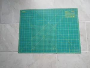 OLFA 18" x 24" Self Healing Rotary Cutting Mat Double Sided - Picture 1 of 3