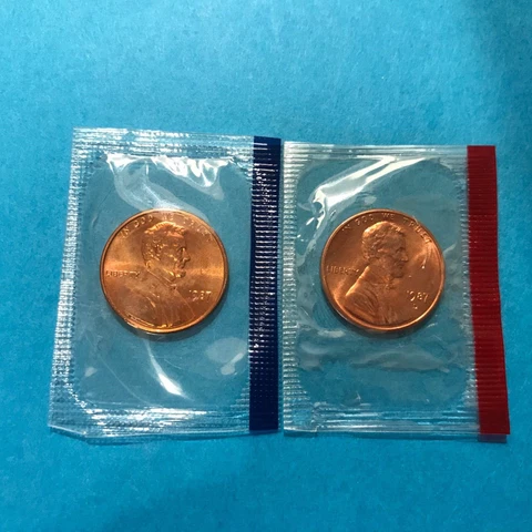 1987 P&D  Lincoln Cents  Unc   2 Coins   Mint Cello    FREE SHIP Cover