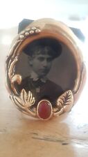 Vintage Goldtone Small Oval Photo Frame w Agate/CARNELIAN Stone Leaf Detail
