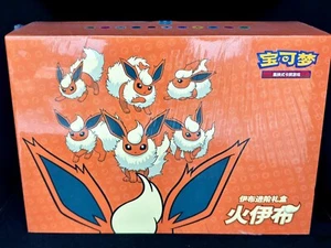 Pokemon TCG S-Chinesisch 2024 Eevee GX Geschenkbox Flareon Box exklusiv neu versiegelt - Bild 1 von 9
