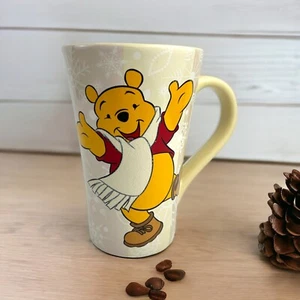 Disney Store Winnie the Pooh Keramik Latte Becher Winter Szene Schal funkelt EC - Bild 1 von 11