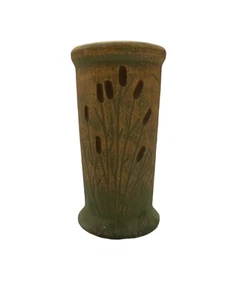 Vintage REDWING Vase Cattails On Two Sides 7 1/2 in H x 4 in Diameter Made USA - Picture 1 of 9