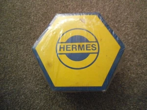 Hermes 25 x SCHLEIFFASERSCHEIBEN P24 KÖRNUNG 4" x 5/8" NEU - Bild 1 von 2