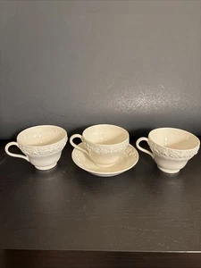 Wedgewood Queensware Creme auf Creme 3 Tassen 1 Untertasse - Bild 1 von 8