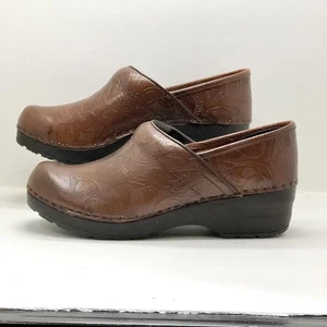 LL Bean Tooled Leather Clogs Sz 8 Fits Like Sz 9 Brown Closed Back Slip On Shoes - Picture 1 of 8