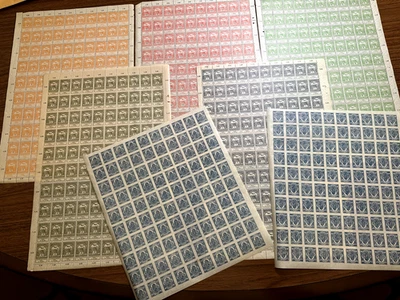 1913/20 HUNGARY. 7 x FULL  Shett  NH 700 stamps - Image 1 of 4