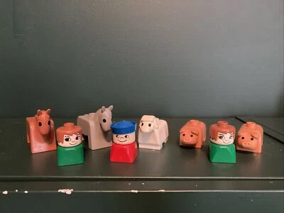 Vintage Lego Duplo Figures Lot of 8 - 3 People, 2 Horses, 2 Pigs, 1 Sheep - Image 1 of 4