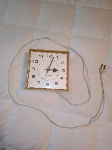 Vintage Mid Century Art Deco Westclox Logan Mod S13-AE Wall Clock WORKS Cover