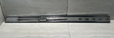 1967 年福特 Thunderbird 尾灯镀铬徽章仅驾驶员侧面 — 第 1/4 张图片