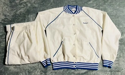 复古 20 世纪 70 年代 MacGregor 女式 2 件尼龙田径套装,尺寸小号、白色和蓝色 — 第 1/4 张图片