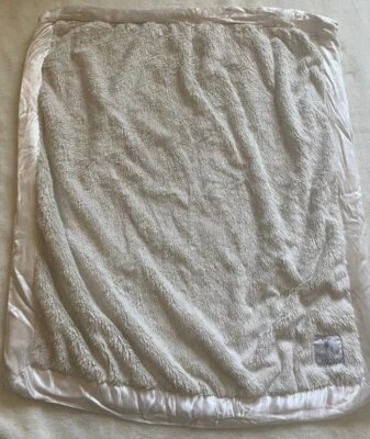 Manta de recepción de bebé de satén de piel sintética de lujo Little Giraffe 27 X 32 Foto 1 de 3