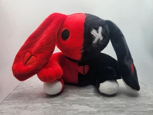 Rot & Schwarz Goth Hase Plüschhase Stofftier Emo Gruselig - Bild 1 von 4