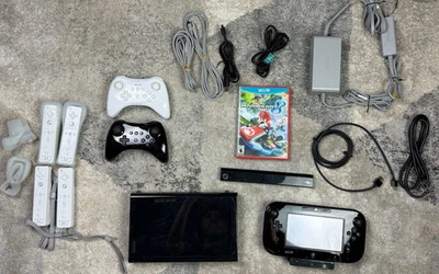 Wii U Deluxe 32 GB Black /w 2 Pro Controllers 4 Motion Plus & Mario Kart 8 - Image 1 of 4
