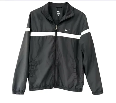 CHAQUETA CORTAVIENTOS NIKE NEGRA Rayas Blancas FORRADA DE MALLA Bolsillo Cremallera Completa L Foto 1 de 4