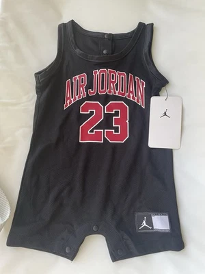 Mameluco jersey de malla Air Jordan para bebés niños negro y rojo 6-9 meses Foto 1 de 3